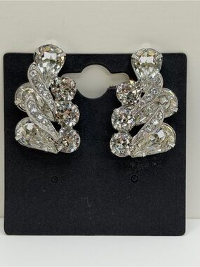 Weiss vintage 40s Crystal Cluster Clip On Earrings